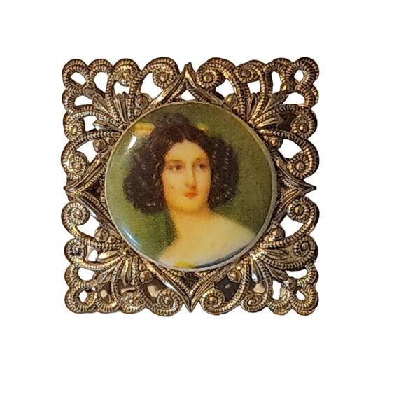Vintage West Germany Cameo Brooch Gold Tone Filigree Petite Square Frame - Picture 2 of 5